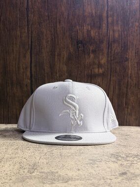 NWT New Era 9FIFTY Chicago White Sox Light Gray Snapback Hat OSFA